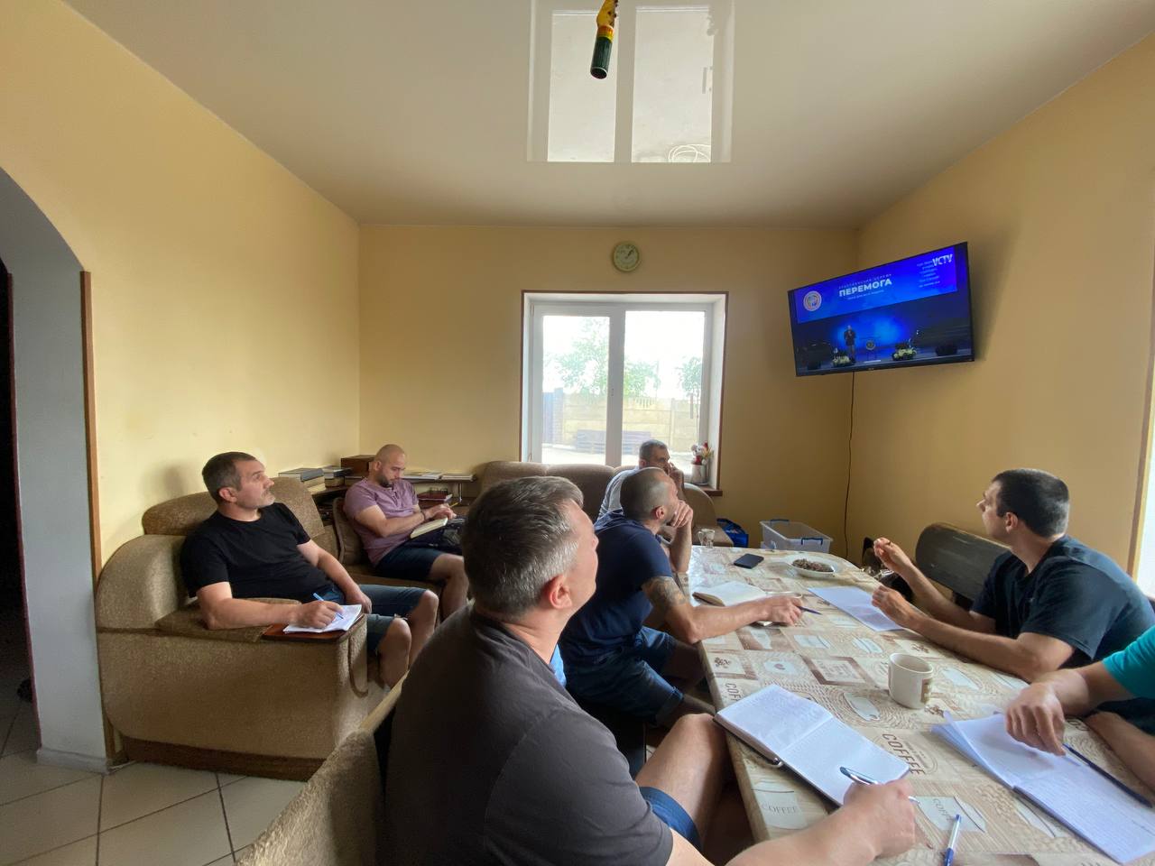 Учасники програми духовного зростання за вивченням Святого Письма